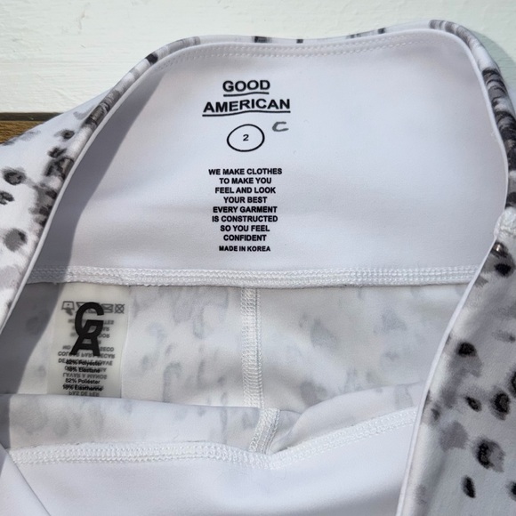 Good American Shining Leopard Leggings in Grey/Black/White Size 1 (Small) - Picture 3 of 8